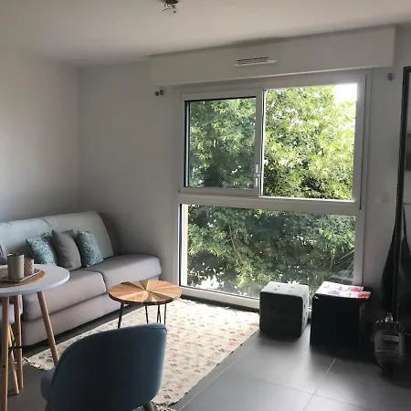 Apartment Cozy Near Train Station And Antibes